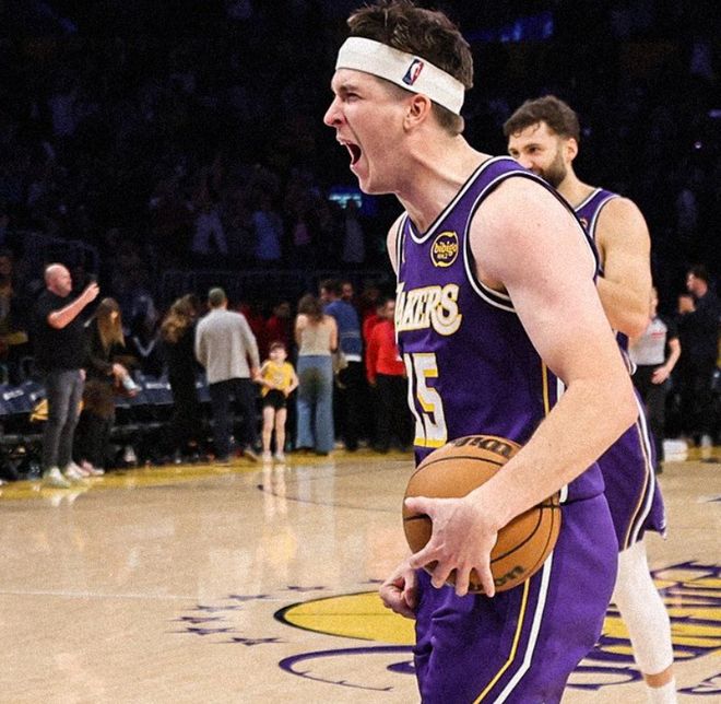 湖人110-119雷霆：里夫斯半场崩盘3罚7中，攻防两端遭主场球迷狂嘘