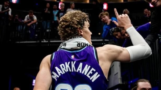 NBA伤病魔咒再现：魔术新星小瓦格纳左脚踝扭伤恐缺席2-4周